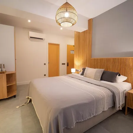 Club-e Hotel