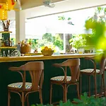 Club-e Otel 4*