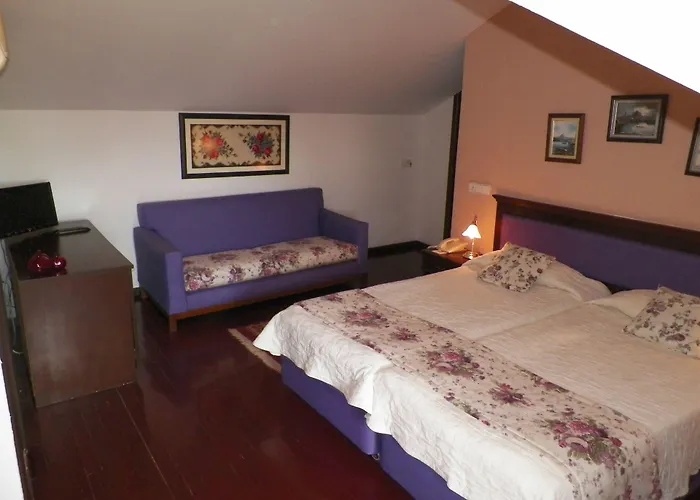 Club-e Hotel