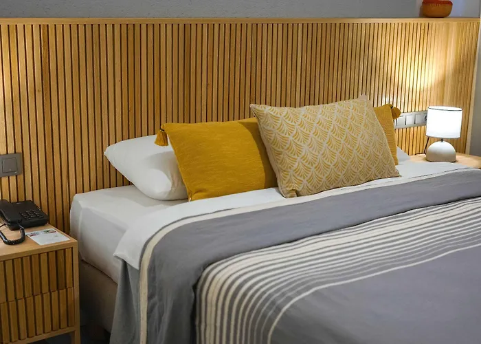 Club-e Hotel 4*