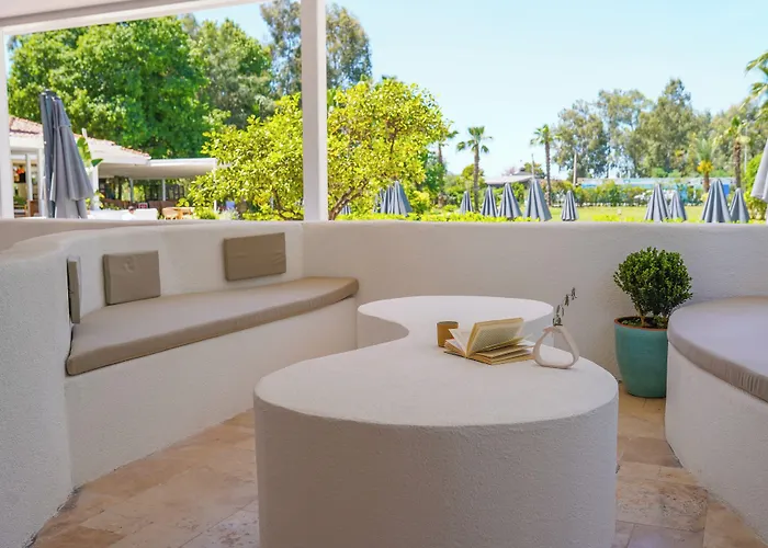 Club-e Hotel 4*