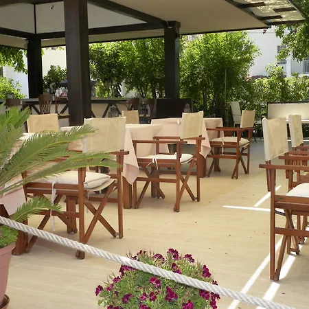 Club-e 4* Φετιγιέ