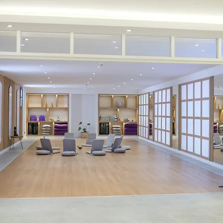 Hotel Club-e 4*