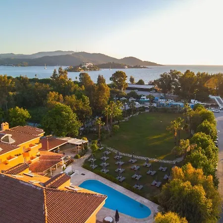 Hotel Club-e 4*